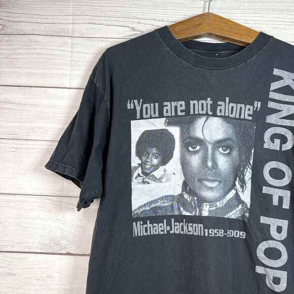Michael Jackson King of Pop "YOU ARE NOT ALONE" Y2K Men's T-Shirt Unisex Size L - Picture 3 of 9